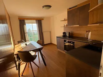 Küche/Küchenzeile in der Unterkunft moderne Apartments am Attersee Dachsteinblick - ruhige Lage mit traumhaften Blick