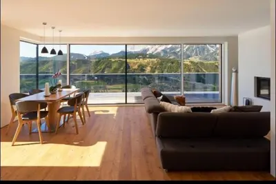 Ein allgemeiner Bergblick oder ein Berglick von des Chalets aus