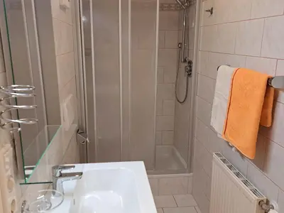 Ein Badezimmer in der Unterkunft Apartment Waldfrieden by Interhome
