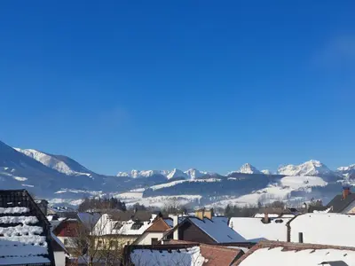 Ein allgemeiner Bergblick oder ein Berglick von der Ferienwohnung aus
