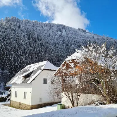 Ein allgemeiner Bergblick oder ein Berglick von der Ferienwohnung aus