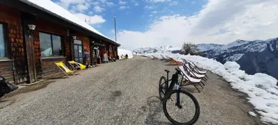 Ein allgemeiner Bergblick oder ein Berglick von des Ferienhauses aus