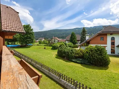 Ein allgemeiner Bergblick oder ein Berglick von der Ferienwohnung aus