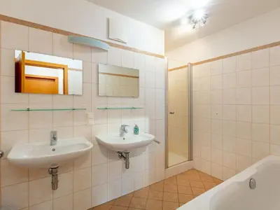 Ein Badezimmer in der Unterkunft Apartment Top 7 by Interhome