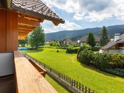Ein allgemeiner Bergblick oder ein Berglick von der Ferienwohnung aus