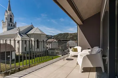 Ein allgemeiner Bergblick oder ein Berglick von der Ferienwohnung aus