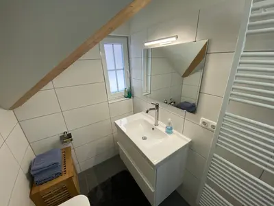 Ein Badezimmer in der Unterkunft VillaVoigt, een Gezellig Familiehuis