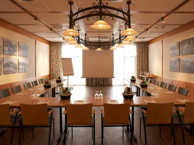 Ein Sitzbereich in der Unterkunft Landzeit Restaurant Voralpenkreuz