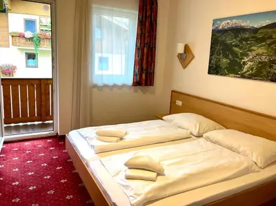 Ein Bett oder Betten in einem Zimmer der Unterkunft Exklusives Apt mit 3 Schlafzimmern & 3 Bädern