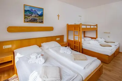 Ein Bett oder Betten in einem Zimmer der Unterkunft Waldschlössl Gasthof