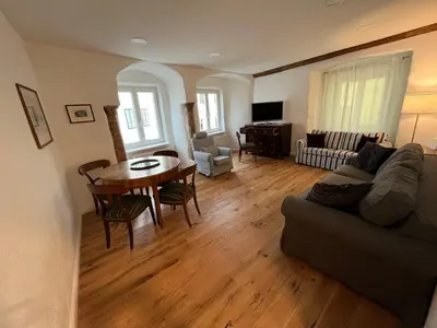 Ein Sitzbereich in der Unterkunft Altstadtjuwel in Gmunden am Traunsee
