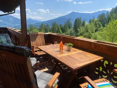 Ein allgemeiner Bergblick oder ein Berglick von der Ferienwohnung aus