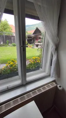 Ein Garten an der Unterkunft Steinadler Apartments Quiet Location Garden, Private Parking Pet Friendly