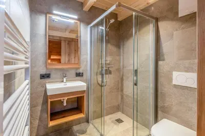 Ein Badezimmer in der Unterkunft Poolchalet Dachsteinblick