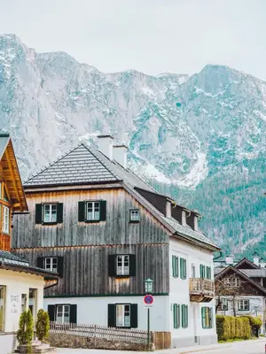 Ein allgemeiner Bergblick oder ein Berglick von der Ferienwohnung aus