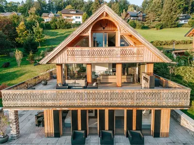 Das Gebäude in dem sich die Villa befindet