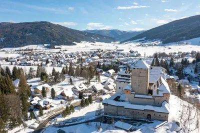 Ein allgemeiner Bergblick oder ein Berglick von der Ferienwohnung aus