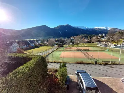 Ein allgemeiner Bergblick oder ein Berglick von der Ferienwohnung aus