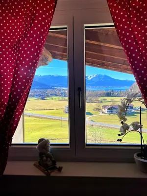 Ein allgemeiner Bergblick oder ein Berglick von der Ferienwohnung aus