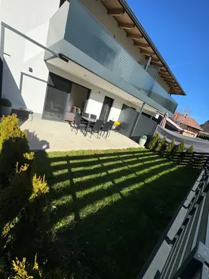 Ein Garten an der Unterkunft Alpin Apartments
