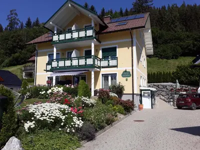 Das Gebäude in dem sich die Ferienwohnung befindet