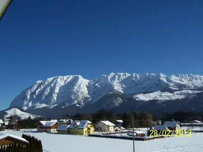 Ein allgemeiner Bergblick oder ein Berglick von der Ferienwohnung aus