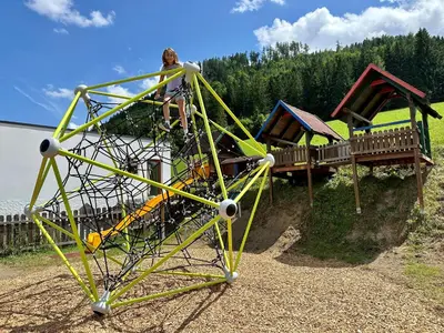 Ein Kinderspielbereich in der Unterkunft Almresort Baumschlagerberg