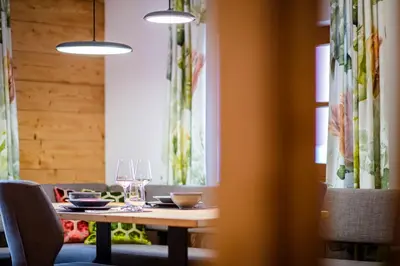 Ein Sitzbereich in der Unterkunft Thorbäck Gut - Apartments im Schlosserhaus