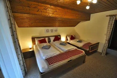 Ein Bett oder Betten in einem Zimmer der Unterkunft Gasthaus Chalet Mur