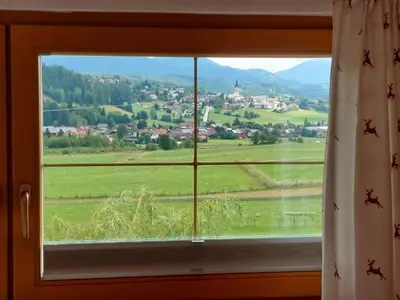 Ein allgemeiner Bergblick oder ein Berglick von der Ferienwohnung aus