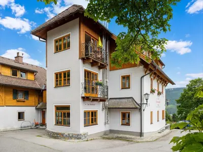 Das Gebäude in dem sich die Ferienwohnung befindet