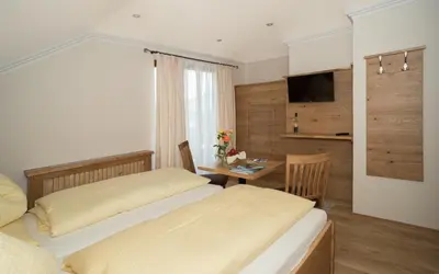 Ein Bett oder Betten in einem Zimmer der Unterkunft Gästehaus Kasbichler