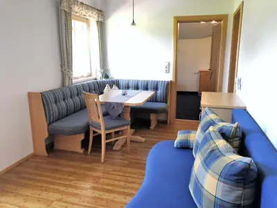 Ein Sitzbereich in der Unterkunft Urlaub am Bauernhof Rothof