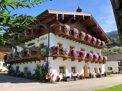 Das Gebäude in dem sich der Bauernhof befindet