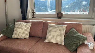 Ein Sitzbereich in der Unterkunft Pölstaler Berghütte