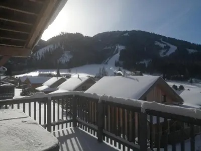 Ein allgemeiner Bergblick oder ein Berglick von des Chalets aus