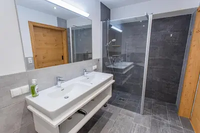 Ein Badezimmer in der Unterkunft Bergidyll 4 by Alpenidyll Apartments