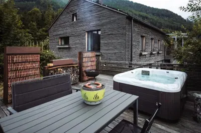 Ein allgemeiner Bergblick oder ein Berglick von der Ferienwohnung aus
