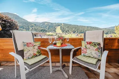 Ein allgemeiner Bergblick oder ein Berglick von der Ferienwohnung aus