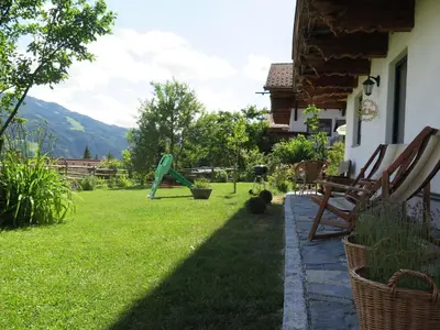 Ein allgemeiner Bergblick oder ein Berglick von der Ferienwohnung aus