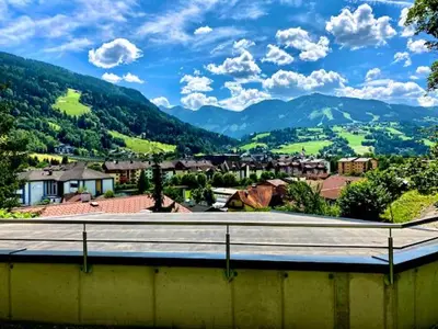 Ein allgemeiner Bergblick oder ein Berglick von der Ferienwohnung aus