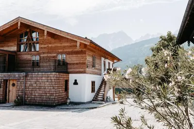 Ein allgemeiner Bergblick oder ein Berglick von der Ferienwohnung aus