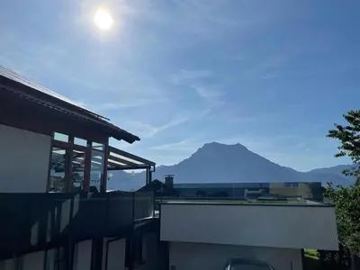 Ein allgemeiner Bergblick oder ein Berglick von der Ferienwohnung aus