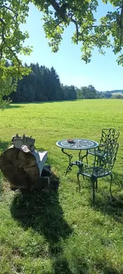 Ein Garten an der Unterkunft Hideaway