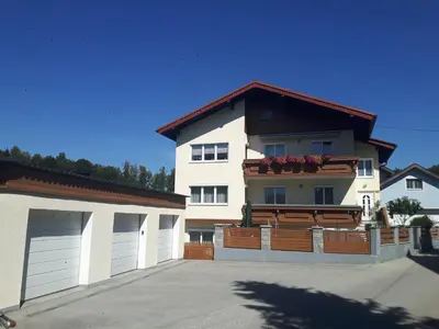 Das Gebäude in dem sich die Ferienwohnung befindet
