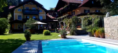 Der Swimmingpool an oder in der Nähe von Landhotel Waldmühle