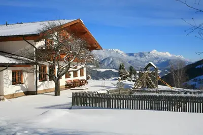 Ein allgemeiner Bergblick oder ein Berglick von der Ferienwohnung aus