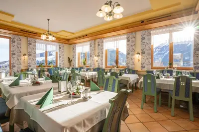 Ein Restaurant oder anderes Speiselokal in der Unterkunft Pension Braunhofer