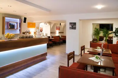 Ein Sitzbereich in der Unterkunft Ferien-Wohnung für 1-4 Pers in Seenähe