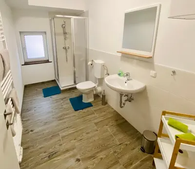 Ein Badezimmer in der Unterkunft Ferien-Wohnung für 1-4 Pers in Seenähe